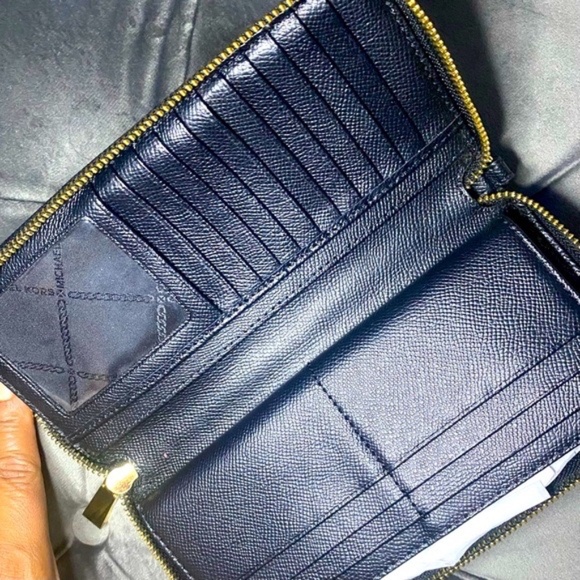 EUC Michael Kors Zip Around Black Pebbled Leather Continental Wristlet Wallet - Picture 4 of 4